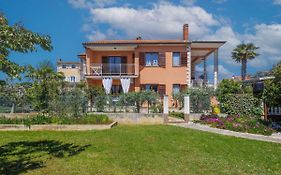 Apartment Elvi - Uma106 By Interhome